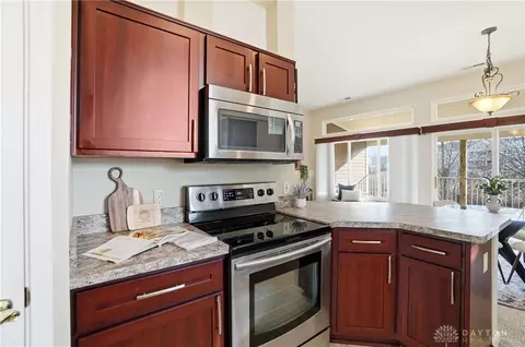 Kitchen - 5673 Dockside Dr, Mason, OH 45040 photo 3 of 5