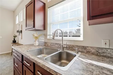 Kitchen - 5673 Dockside Dr, Mason, OH 45040 photo 5 of 5