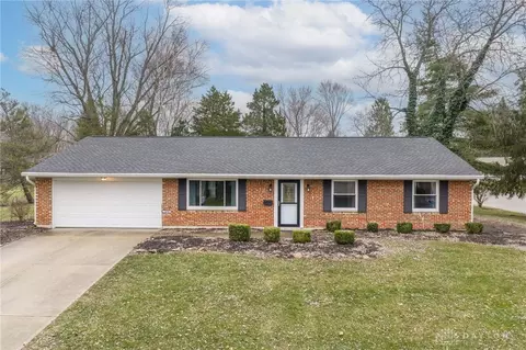 170 Lodewood Dr, Centerville, OH 45458