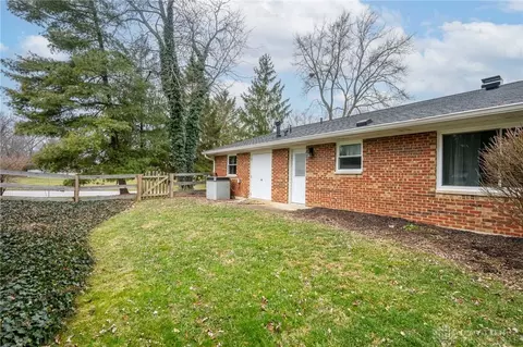 Exterior - 170 Lodewood Dr, Centerville, OH 45458 photo 2 of 6