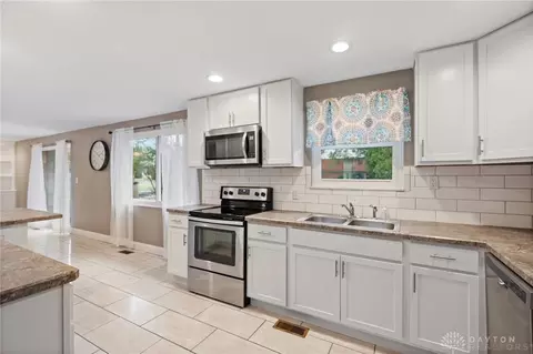 Kitchen - 170 Lodewood Dr, Centerville, OH 45458 photo 3 of 4