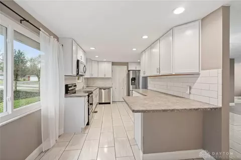 Kitchen - 170 Lodewood Dr, Centerville, OH 45458 photo 1 of 4