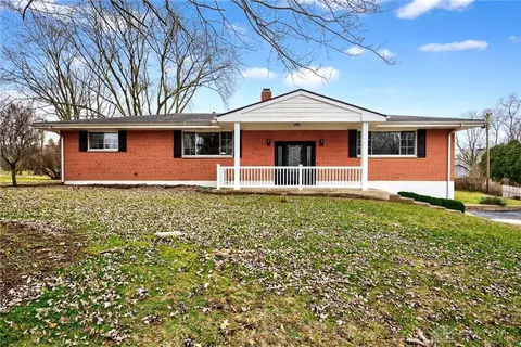 2705 Blue Rock Dr, Dayton, OH 45434