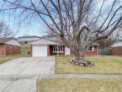 1057 Stonyridge Ave, Troy, OH 45373