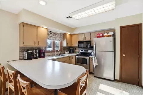 Kitchen - 17144 Sunset Dr, Sidney, OH 45365 photo 1 of 7