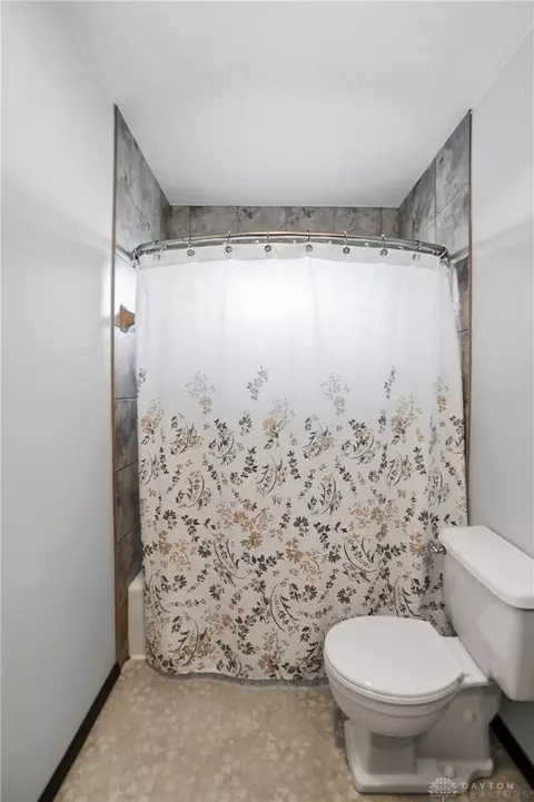 Bath - 17144 Sunset Dr, Sidney, OH 45365 photo 6 of 9
