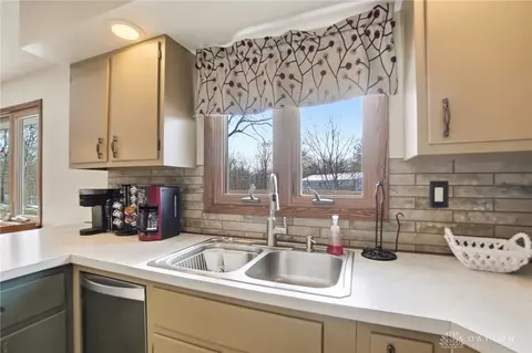 Kitchen - 17144 Sunset Dr, Sidney, OH 45365 photo 4 of 7
