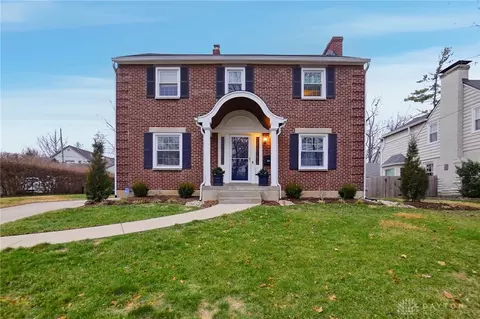 525 Woodview Dr, Oakwood, OH 45419