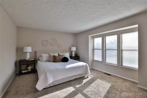 Bedroom - 10 Woodside Ct, Springdale, OH 45246 photo 1 of 6