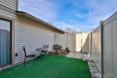Exterior - 10 Woodside Ct, Springdale, OH 45246 photo 3 of 6