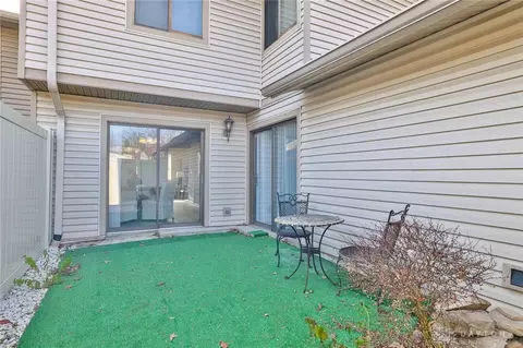 Exterior - 10 Woodside Ct, Springdale, OH 45246 photo 4 of 6