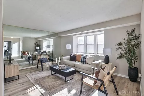 Living - 10 Woodside Ct, Springdale, OH 45246 photo 1 of 3
