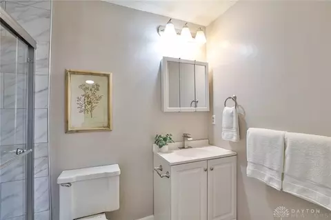 Bath - 10 Woodside Ct, Springdale, OH 45246 photo 1 of 4