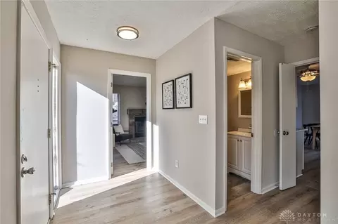 Entry Way - 10 Woodside Ct, Springdale, OH 45246 photo 2 of 2