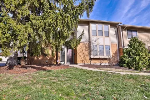 10 Woodside Ct, Springdale, OH 45246
