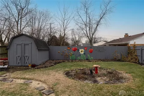 Exterior - 936 E Stroop Rd, Kettering, OH 45429 photo 4 of 7