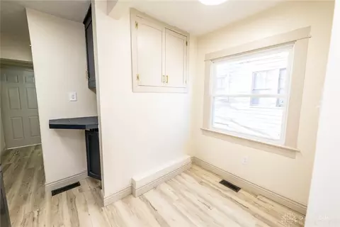 Entry Way - 128 E Bruce Ave, Dayton, OH 45405 photo 2 of 3