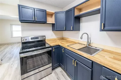 Kitchen - 128 E Bruce Ave, Dayton, OH 45405 photo 4 of 5