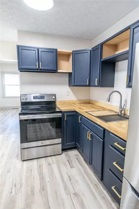 Kitchen - 128 E Bruce Ave, Dayton, OH 45405 photo 5 of 5