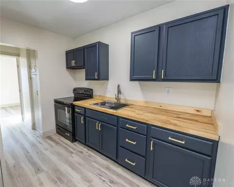 Kitchen - 128 E Bruce Ave, Dayton, OH 45405 photo 2 of 5