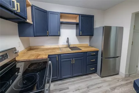 Kitchen - 128 E Bruce Ave, Dayton, OH 45405 photo 3 of 5