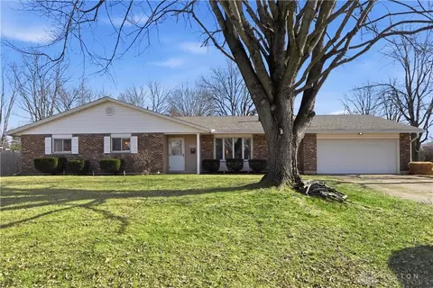 1894 Willowgreen Dr, Dayton, OH 45432