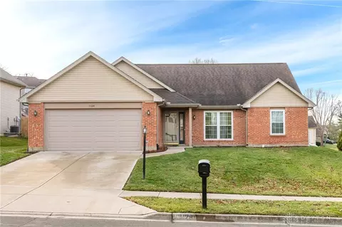 1128 Whitetail Dr, Fairborn, OH 45324