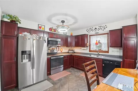 Kitchen - 7182 Brook Dr, Morrow, OH 45152 photo 2 of 5
