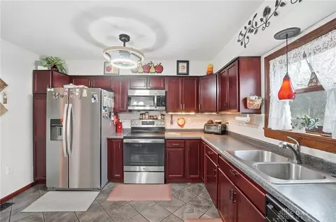 Kitchen - 7182 Brook Dr, Morrow, OH 45152 photo 3 of 5