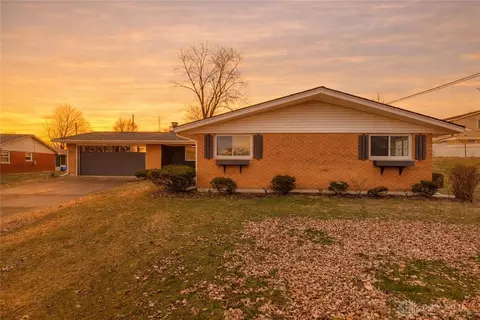 958 Torrence Dr, Springfield, OH 45503 photo 2