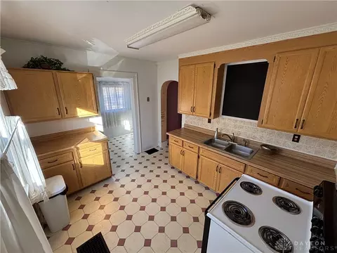 Kitchen - 650 E Southern Ave, Springfield, OH 45505 photo 1 of 2