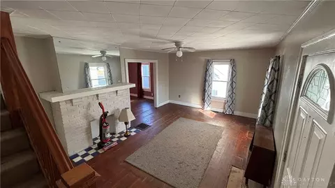 Living - 650 E Southern Ave, Springfield, OH 45505 photo 1 of 2