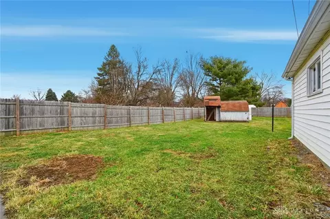 Exterior - 330 Larchmont Ave, Springfield, OH 45503 photo 9 of 14
