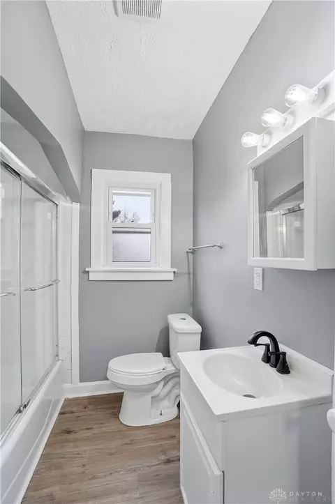 Bath - 330 Larchmont Ave, Springfield, OH 45503 photo 2 of 4