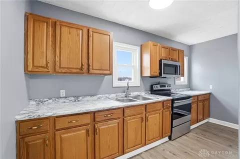 Kitchen - 330 Larchmont Ave, Springfield, OH 45503 photo 2 of 2