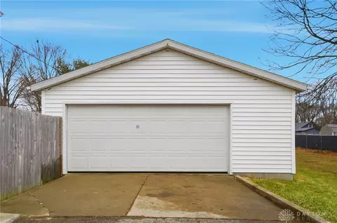 Exterior - 330 Larchmont Ave, Springfield, OH 45503 photo 10 of 14