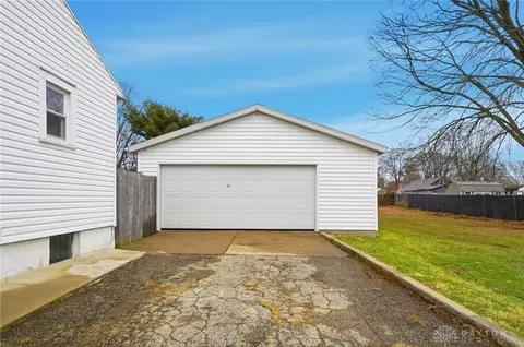 Exterior - 330 Larchmont Ave, Springfield, OH 45503 photo 11 of 14
