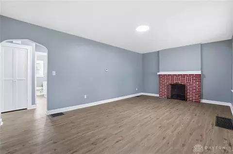 Living - 330 Larchmont Ave, Springfield, OH 45503 photo 2 of 3