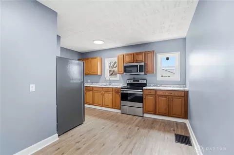 Entry Way - 330 Larchmont Ave, Springfield, OH 45503 photo 1 of 3