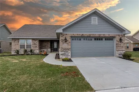 2220 Tandem Dr, Xenia, OH 45385