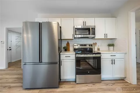 Kitchen - 720 Davis Dr, Monroe, OH 45050 photo 3 of 5