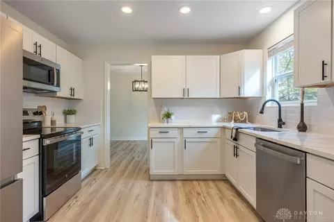 Kitchen - 720 Davis Dr, Monroe, OH 45050 photo 5 of 5