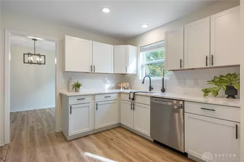 Kitchen - 720 Davis Dr, Monroe, OH 45050 photo 2 of 5