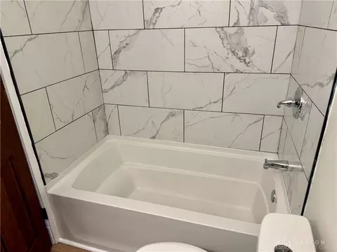 Bath - 1924 Marinette Dr, Springfield, OH 45503 photo 2 of 4