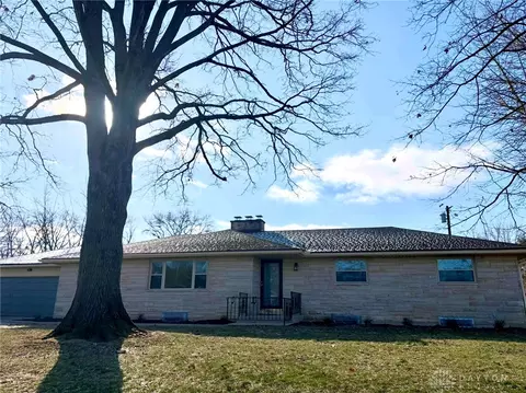 152 Cheltenham Dr, Centerville, OH 45459