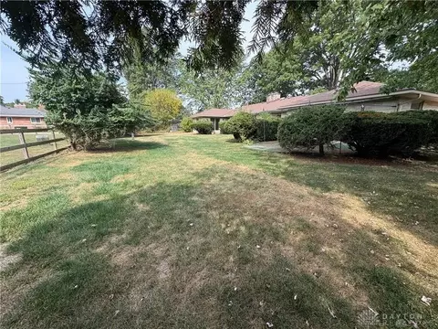 Exterior - 152 Cheltenham Dr, Centerville, OH 45459 photo 2 of 3