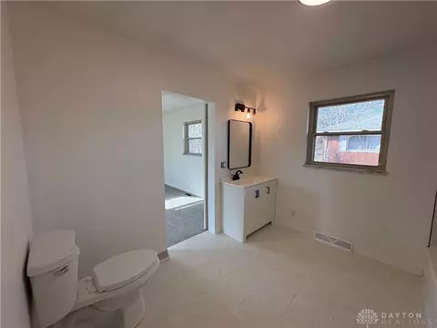 Bath - 152 Cheltenham Dr, Centerville, OH 45459 photo 2 of 4