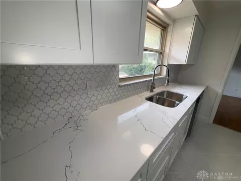 Kitchen - 152 Cheltenham Dr, Centerville, OH 45459 photo 6 of 7