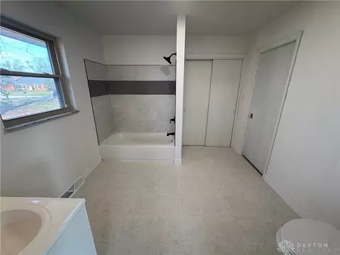 Bath - 152 Cheltenham Dr, Centerville, OH 45459 photo 1 of 4