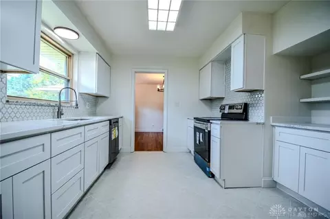 Kitchen - 152 Cheltenham Dr, Centerville, OH 45459 photo 5 of 7